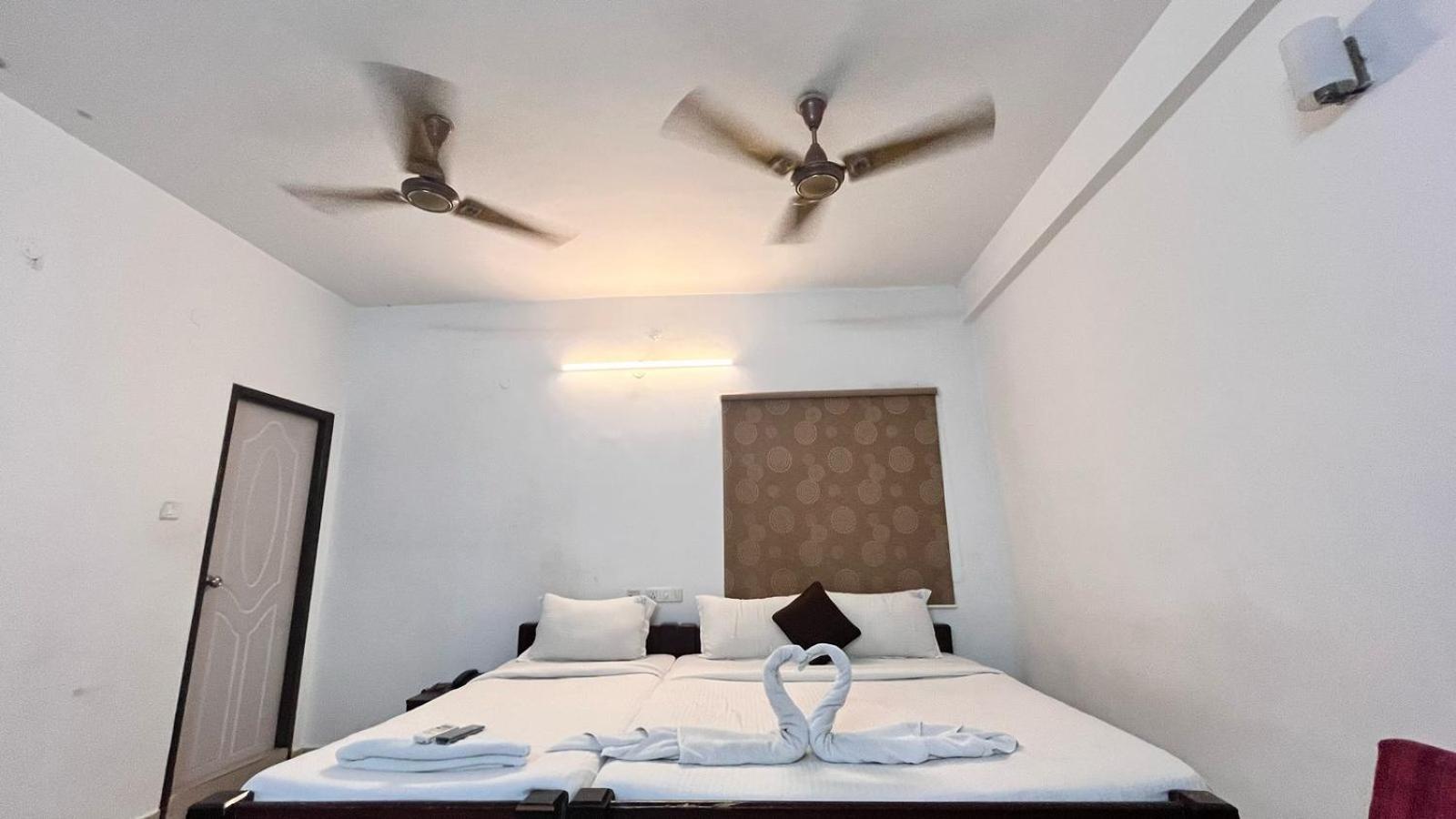 Comfort Park Inn Chennai Exterior foto